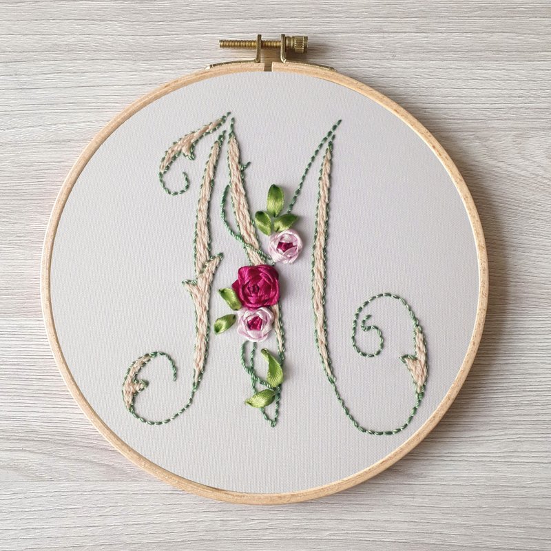 刺繡 蝴蝶 Floral letter M hand embroidery DIY, monogram pattern pdf - 其他數位設計 - 其他材質 
