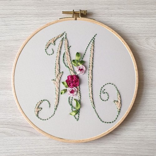 Embroidery Dreams 刺繡 蝴蝶 Floral letter M hand embroidery DIY, monogram pattern pdf