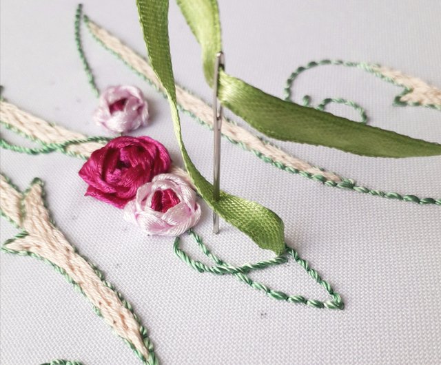 Newஐ⋆*アンティーク・花柄刺繍とモノグラム入りクロス・ハンドメイド Newஐ⋆*アンティーク・花柄刺繍とモノグラム入りクロス