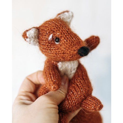 Cute Knit Toy Mini Fox knitting pattern. Little knitted realistic fox and wolf step by step
