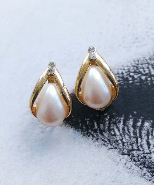 老時光角落 Vintage Jewelry 西洋古董飾品 AVON 秀氣優美水滴仿珠 夾式耳環