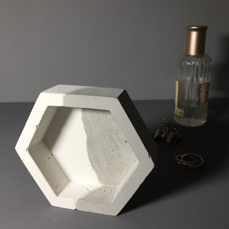 Couple: Hexagon concrete container as desk organiser or accessories holder - กล่องเก็บของ - ปูน ขาว