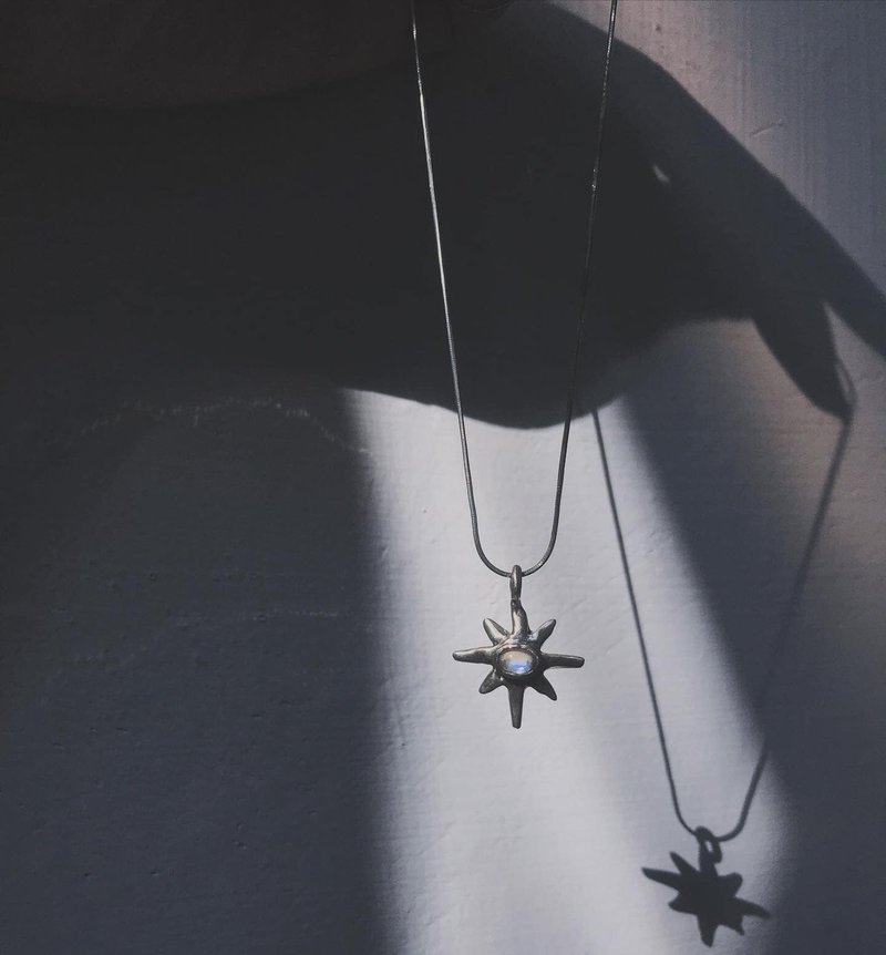 925銀 星芒造型 月光石 項鍊 - 項鍊 - 純銀 銀色