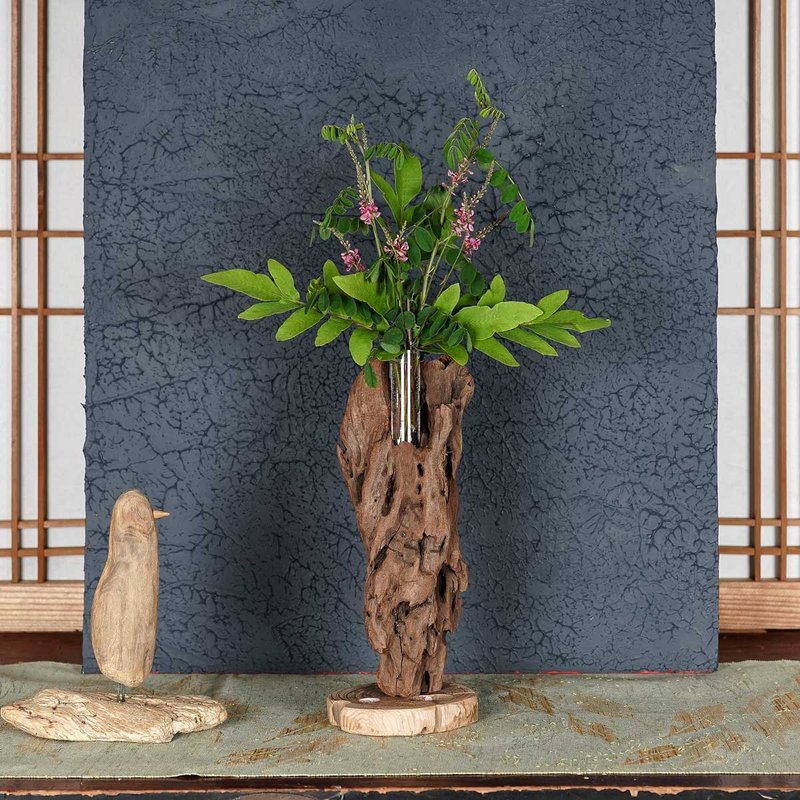 お気に入りの季節の花を飾って気持ちの良い空間を作ってみませんか　流木の花器、木の花瓶、花器、小さな花瓶、１０７ - 花瓶/花器 - 木頭 咖啡色