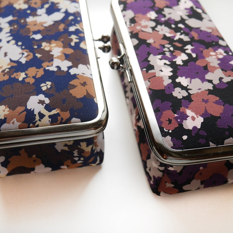Flower mirror mirror makeup gold bag / sundries bag / clutch bag [Made in Taiwan] - Coin Purses - Other Metals Purple