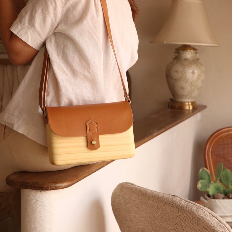 SL WOODEN BAG from real wood สีน้ำตาล - กระเป๋าแมสเซนเจอร์ - ไม้ สีนำ้ตาล