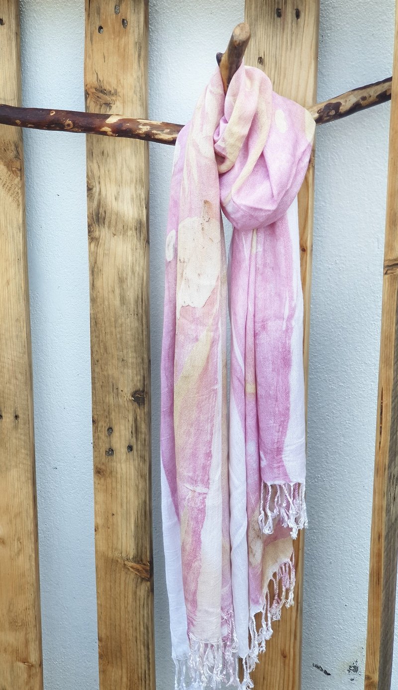 Surrounded by happy floral leaves, dyed pink cotton tassel scarf - Scarves - Cotton & Hemp Pink