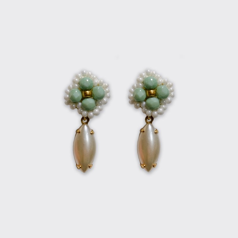 編み込み宝石の花 - パールホワイトグリーンピアスイヤリング925シルバー - ピアス・イヤリング - ガラス グリーン
