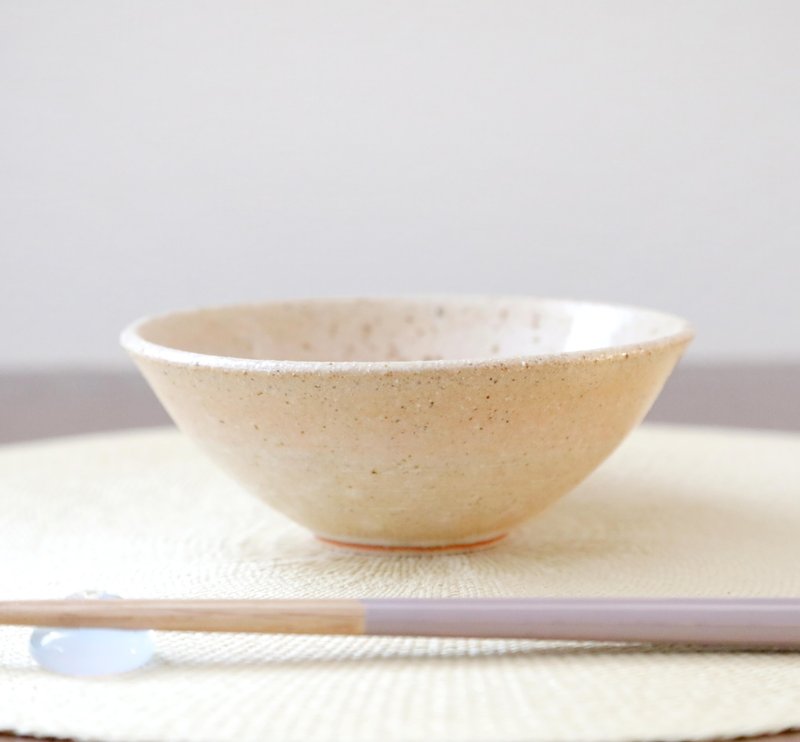 白陶土と藁灰釉の飯碗 １ - 碗 - 陶 卡其色