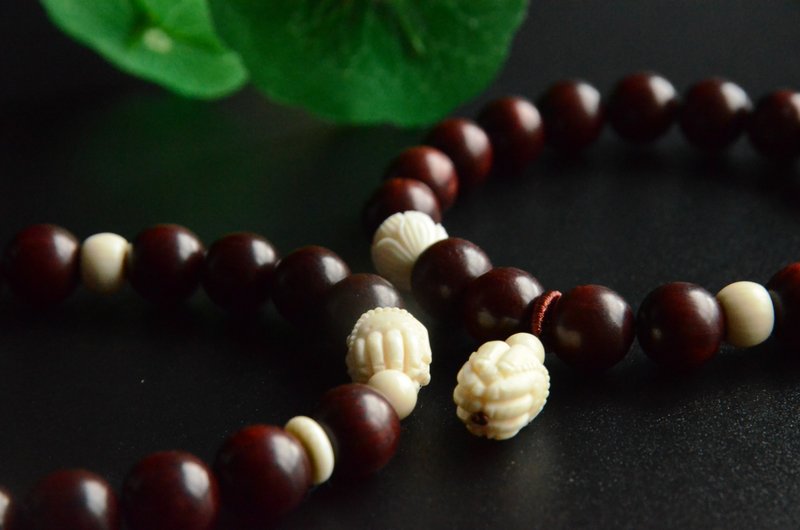 [Pray to Buddha] Natural Indian small-leaf red sandalwood couple's friend bracelet - Bracelets - Wood 