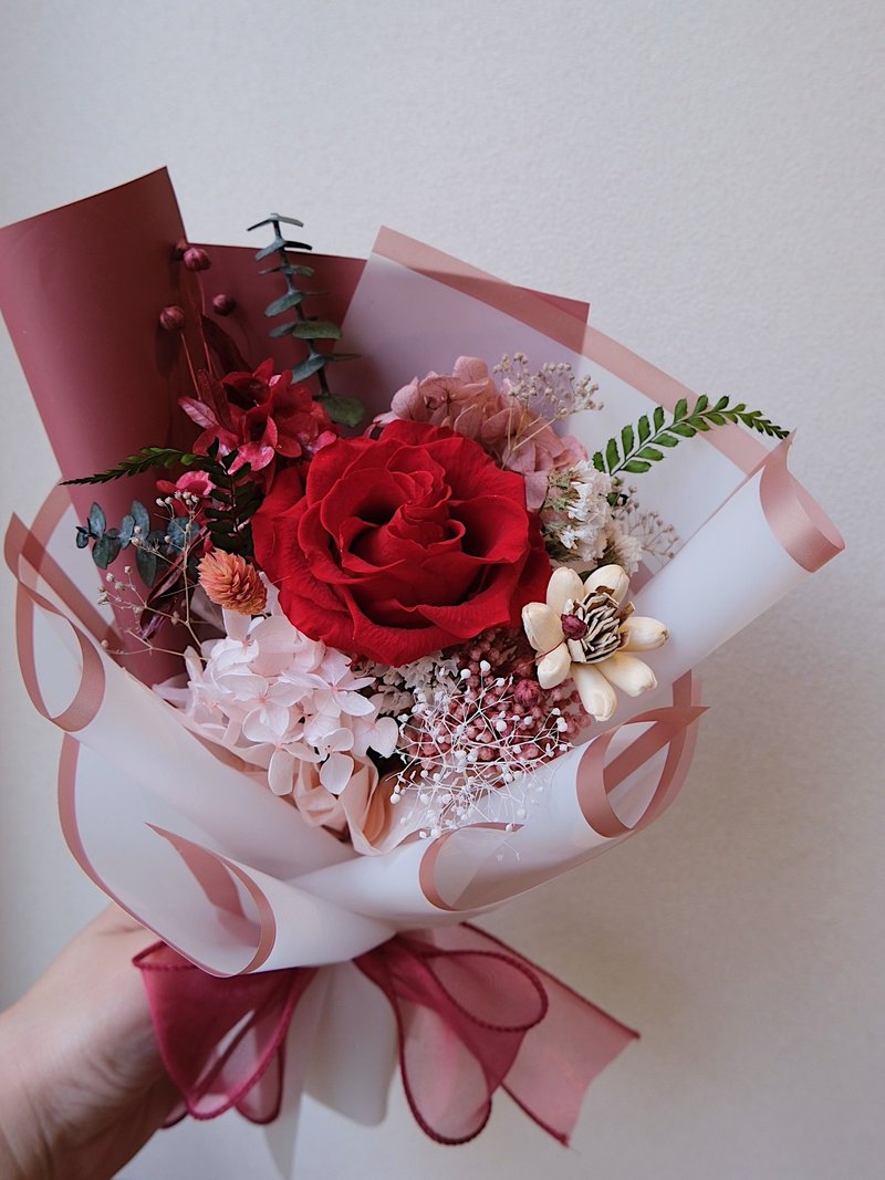 石榴紅莓 / 單朵永生玫瑰 混合花束 / 畢業 母親節 生日 台中花店 - 乾燥花/永生花 - 植物．花 紅色
