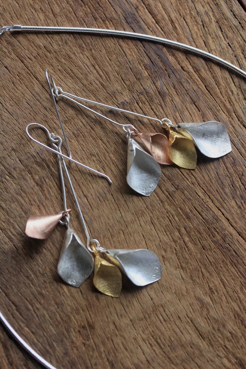 Dangling Calla lily flowers handmade silver or mix finish earrings (E0206) - 耳環/耳夾/耳骨夾 - 銀 多色