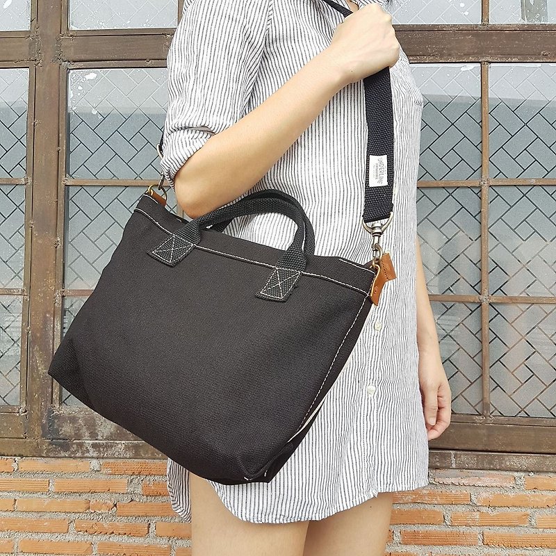 New Mini Black Simply Satchel with zipper / Canvas bag /shoulder bag - กระเป๋าถือ - ผ้าฝ้าย/ผ้าลินิน สีดำ