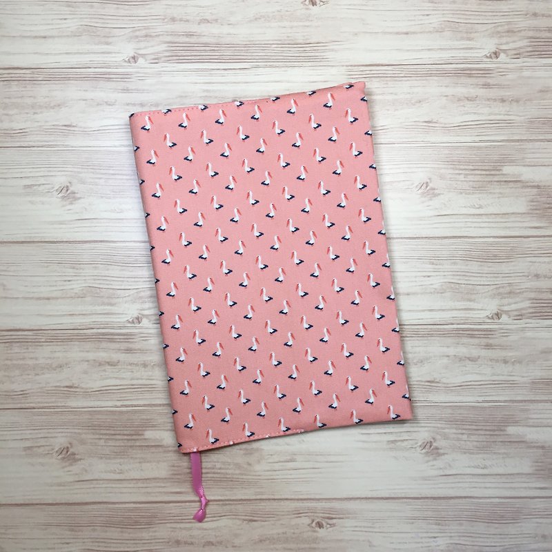 Pink toucan/A5 hand tent cloth book jacket/cloth book cover/free Christmas packaging/exchange gifts - ปกหนังสือ - ผ้าฝ้าย/ผ้าลินิน สึชมพู