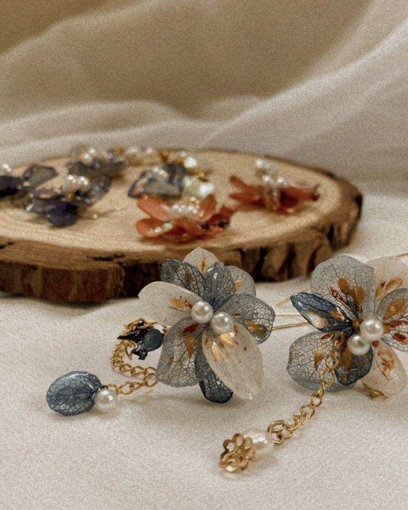 Resin Earrings Preserved Flowers Spot Hydrangea While Sold Out - ต่างหู - พืช/ดอกไม้ 