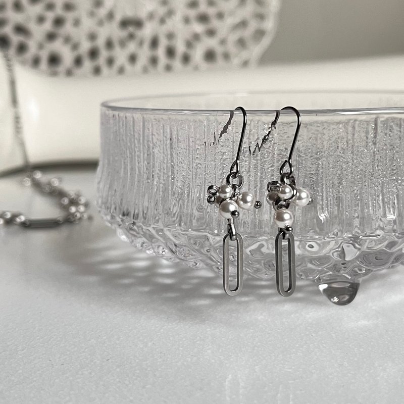 Flower Pearl Earrings Stainless Steel Earrings - สร้อยคอ - สแตนเลส ขาว