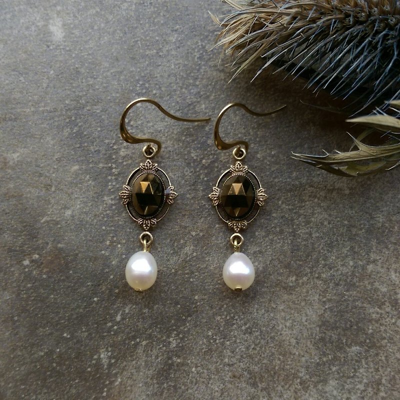 Ancient gold gemstone freshwater pearl earrings - ต่างหู - เครื่องเพชรพลอย 