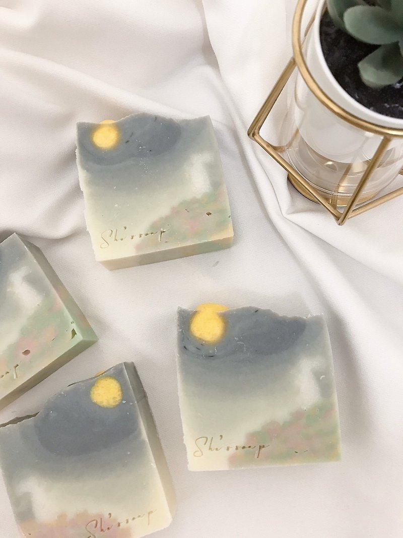 Ningzhong Qiuyue Rabbit_Sweet Almond Olive Moisturizing Soap - Soap - Other Materials 