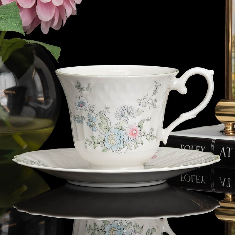 British made Royal Doulton 1984 ceramic afternoon tea black tea cup coffee cup and tray set - แก้วมัค/แก้วกาแฟ - เครื่องลายคราม 