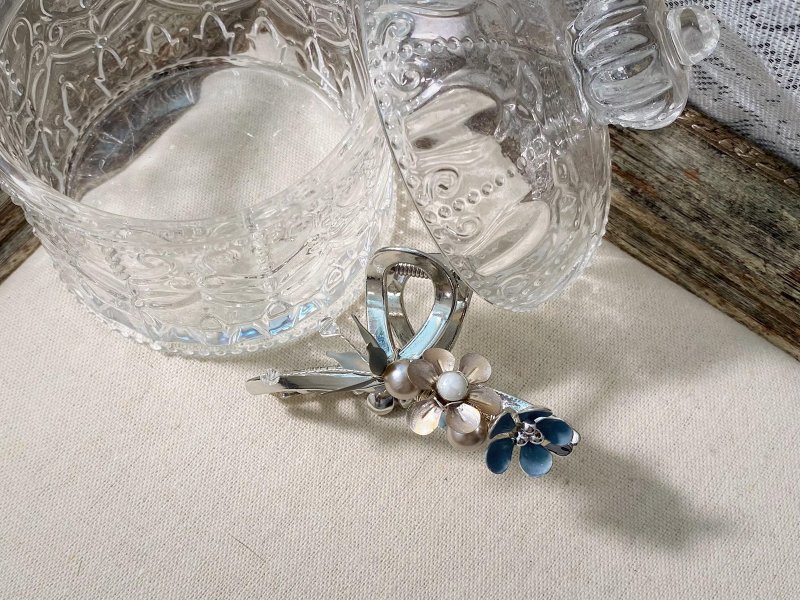 Monet's Garden Pearl Blue Star Flower Grab Clip - Medium - Hair Accessories - Other Metals 