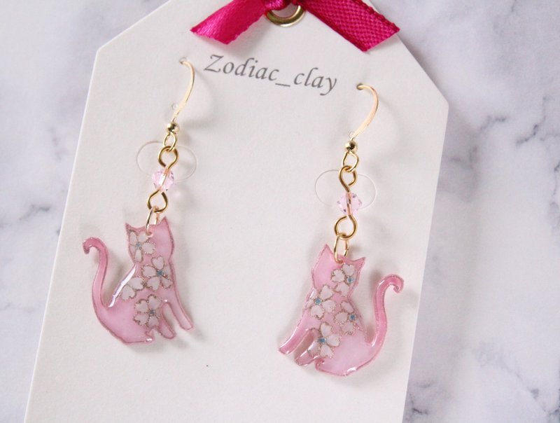 【プラ板】さくら柄/ネコ  イヤリング  クリップ変更可能 - ピアス・イヤリング - レジン ピンク
