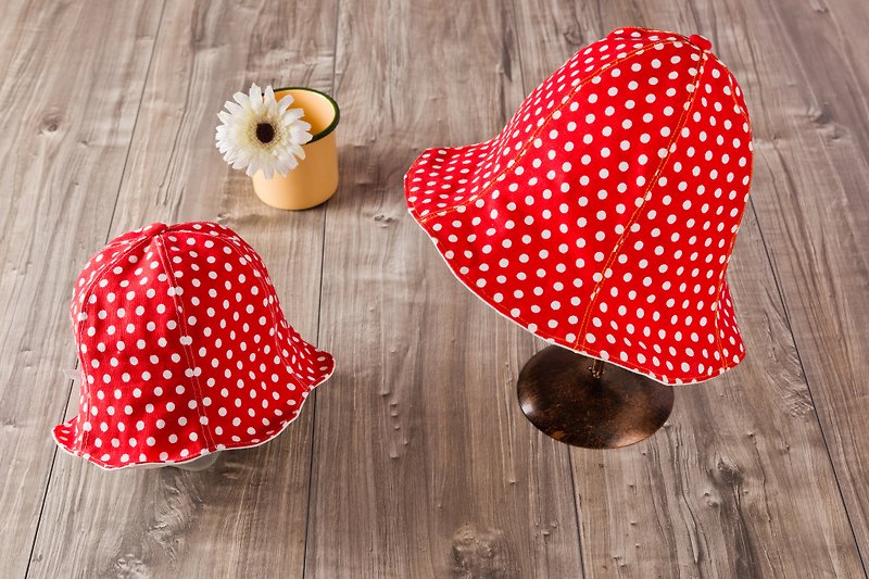 親子系列_Ladybug紅白波點菇菇帽 - 帽子 - 棉．麻 紅色