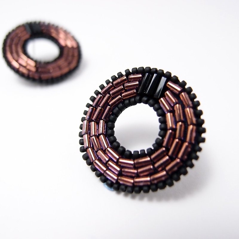 Concentric Circles Embroidery Earrings / Coppery-Red - ต่างหู - แก้ว สีแดง