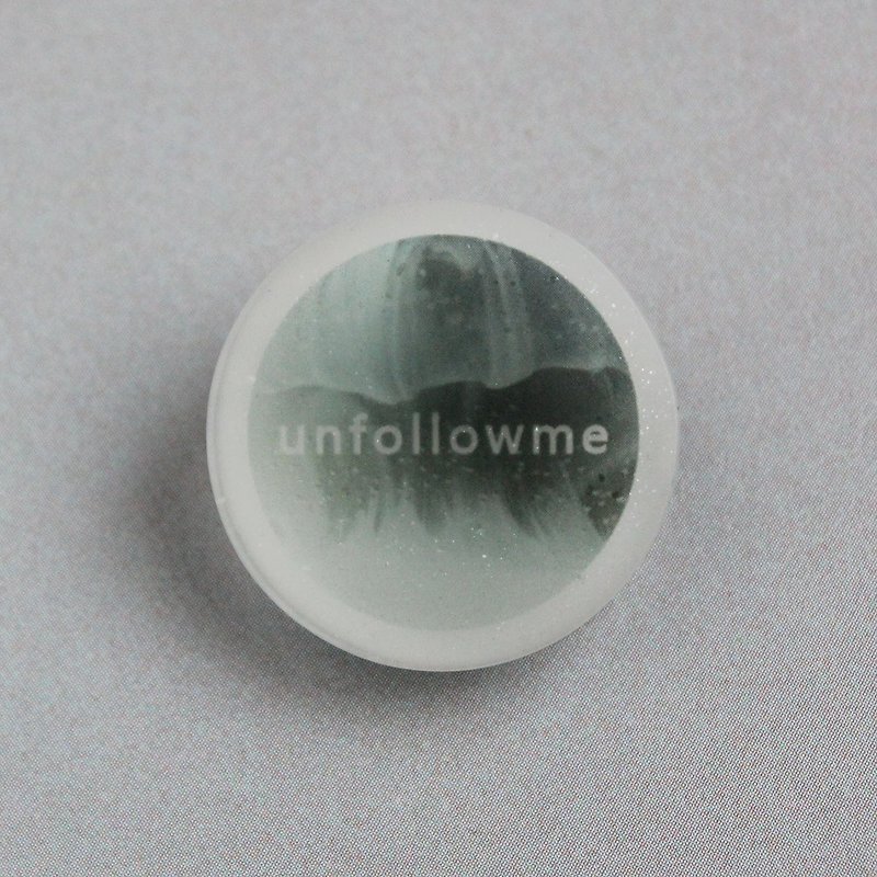 Resin Pin / unfollowme / grey - Brooches - Plastic Gray