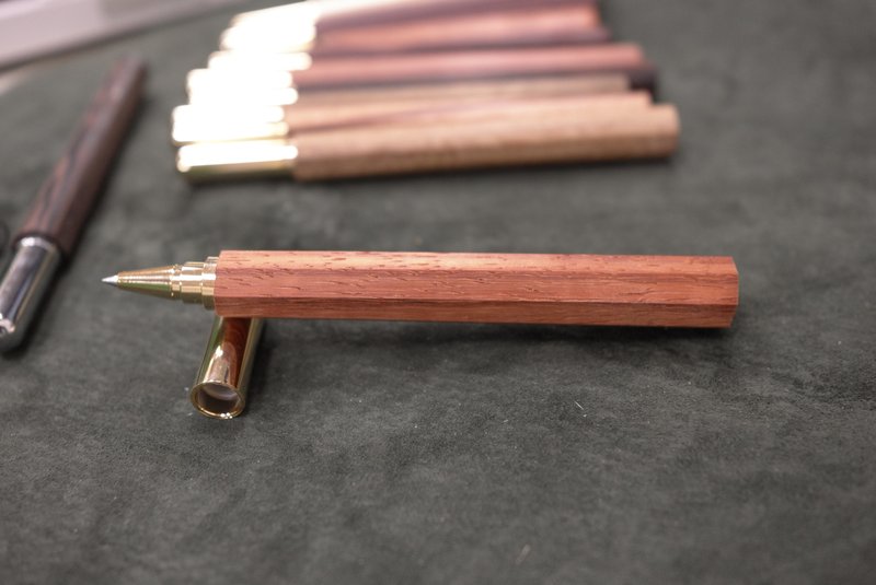 Red rosewood gold ball-point pen - hand-shaved - Rollerball Pens - Wood Red