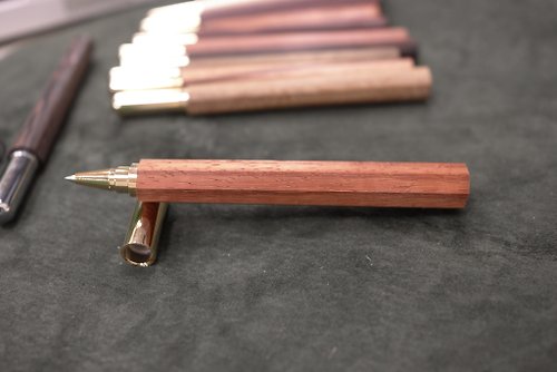 阿發的阿公是木匠 紅酸枝 金鑠鋼珠筆-純手削製作