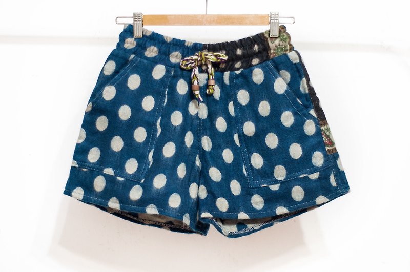 Women's National Wind Stitching Shorts Knit Shorts - Blue Black Tune Geometric Water Jade Dot Totem - กางเกงขาสั้น - ขนแกะ หลากหลายสี
