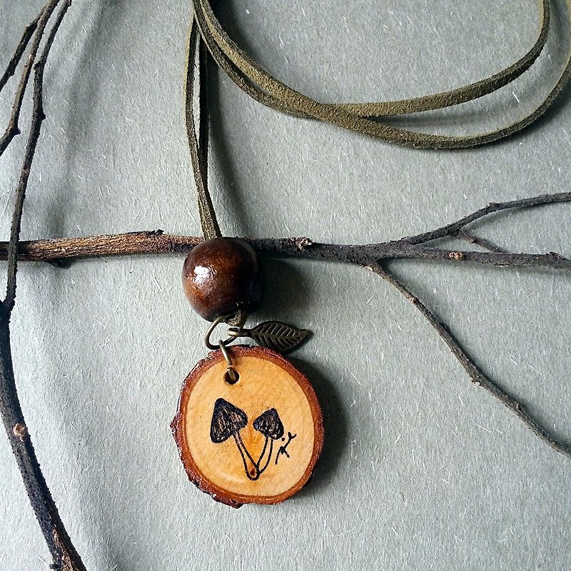 Hand-painted necklace/pendant (mushroom) - Necklaces - Wood Multicolor