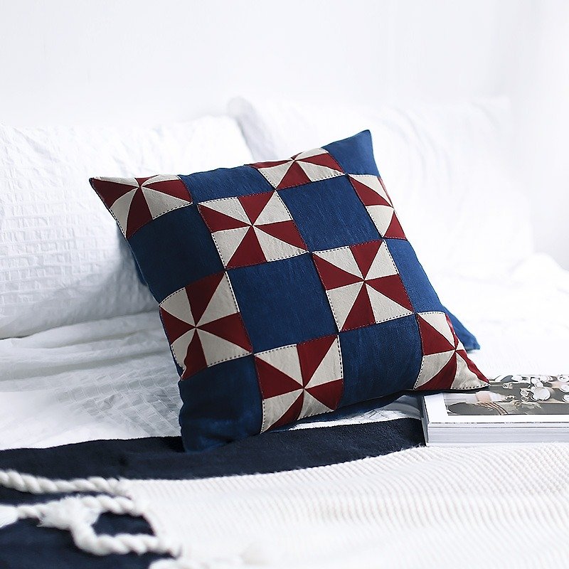 Patchwork Throw Pillow Cover, Mudcloth Pillow, Bohemian Decor, Decorative Pillow, Cushion Cover, Linen Pillow Case, Plant dyed, Red&White - หมอน - ผ้าฝ้าย/ผ้าลินิน สีแดง