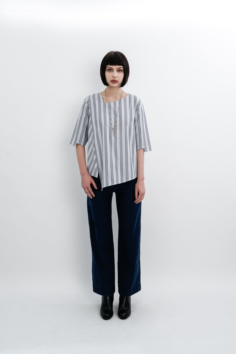 The diagonal cut is asymmetrical. Blue striped cotton top. Spring Summer | Ysanne - Women's Tops - Cotton & Hemp Blue