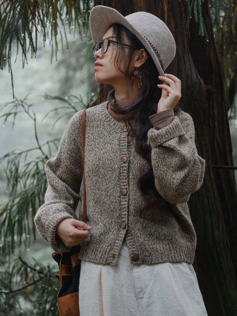 Emerald sand gravel wool retro wooden button round neck sweater sweater knitted cardigan - Women's Sweaters - Wool Khaki