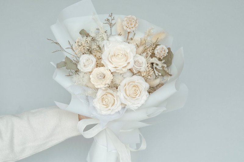 バラの白い完璧な必要なバレンタインの花束ホワイトバラの花束昔ながらのデートの永遠の命 - ドライフラワー・ブーケ - 寄せ植え・花 ホワイト