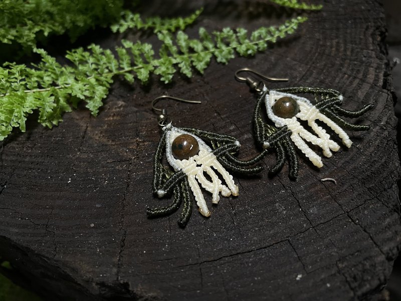 size of jellyfish- Handmade earrings (micro macrame wax thread) - ต่างหู - เครื่องประดับพลอย สีเขียว