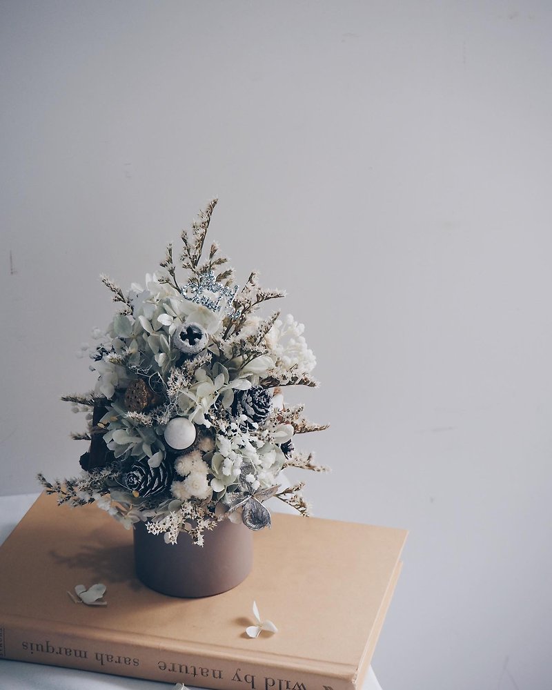 【GFD】北歐銀雪聖誕樹-不凋花/花禮 - 乾燥花/永生花 - 植物．花 