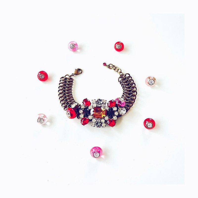 Bohemian Glass & Chain Maille Bracelet | Red - สร้อยข้อมือ - โลหะ หลากหลายสี