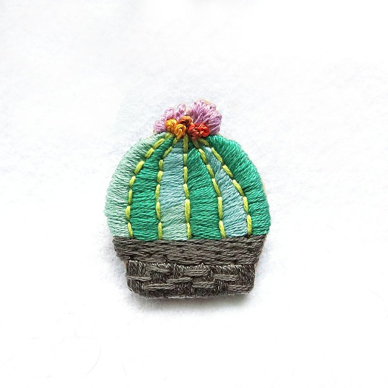 [Shell art] round cactus embroidery pin - เข็มกลัด - งานปัก สีเขียว