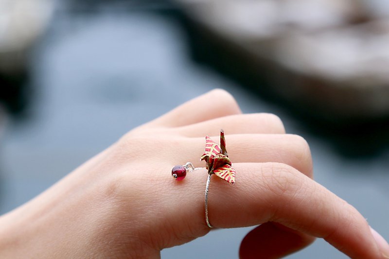 Mini Paper Crane Crystal Ring (Wine Red Pomegranate)-Valentine's Day Gift - แหวนทั่วไป - กระดาษ สีแดง