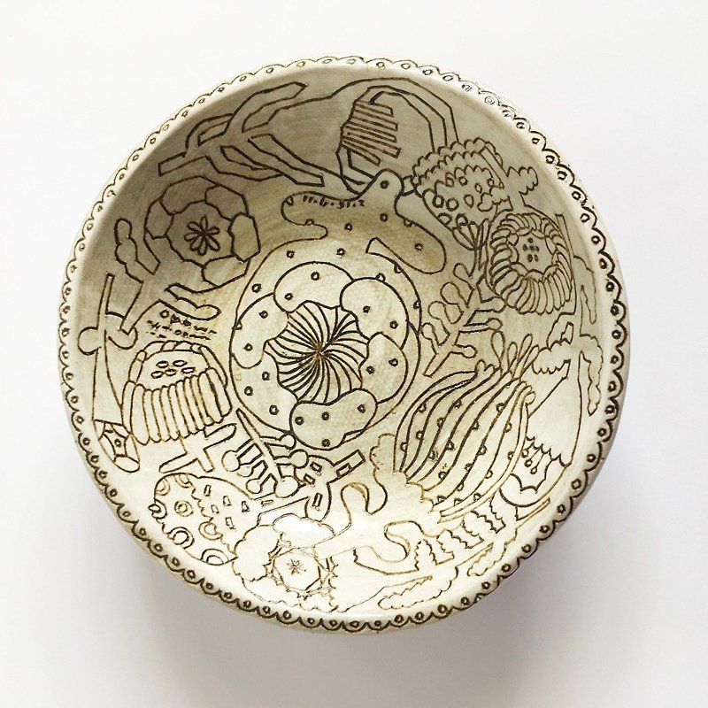 White / light soil / hand carved / hand painted / flower / food / plate / pottery plate - จานเล็ก - ดินเผา สีทอง
