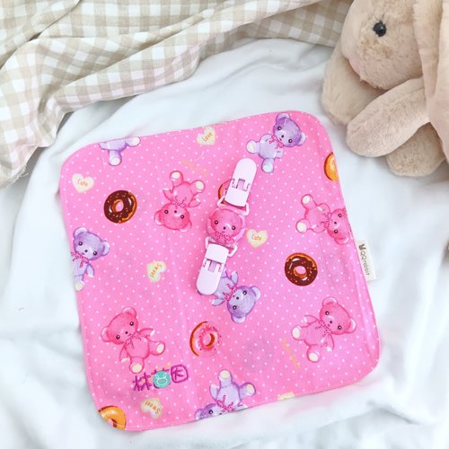 QQ rabbit 手工嬰幼兒精品 彌月禮盒 甜甜圈小熊。雙面純棉手帕 / 手帕夾 (可繡名字)
