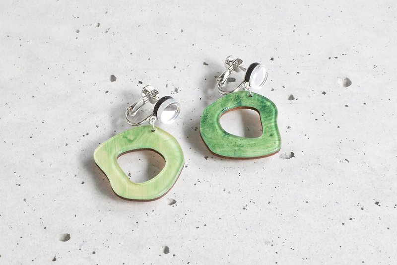 koishi hole Clip-On/ GREEN - Earrings & Clip-ons - Acrylic Green