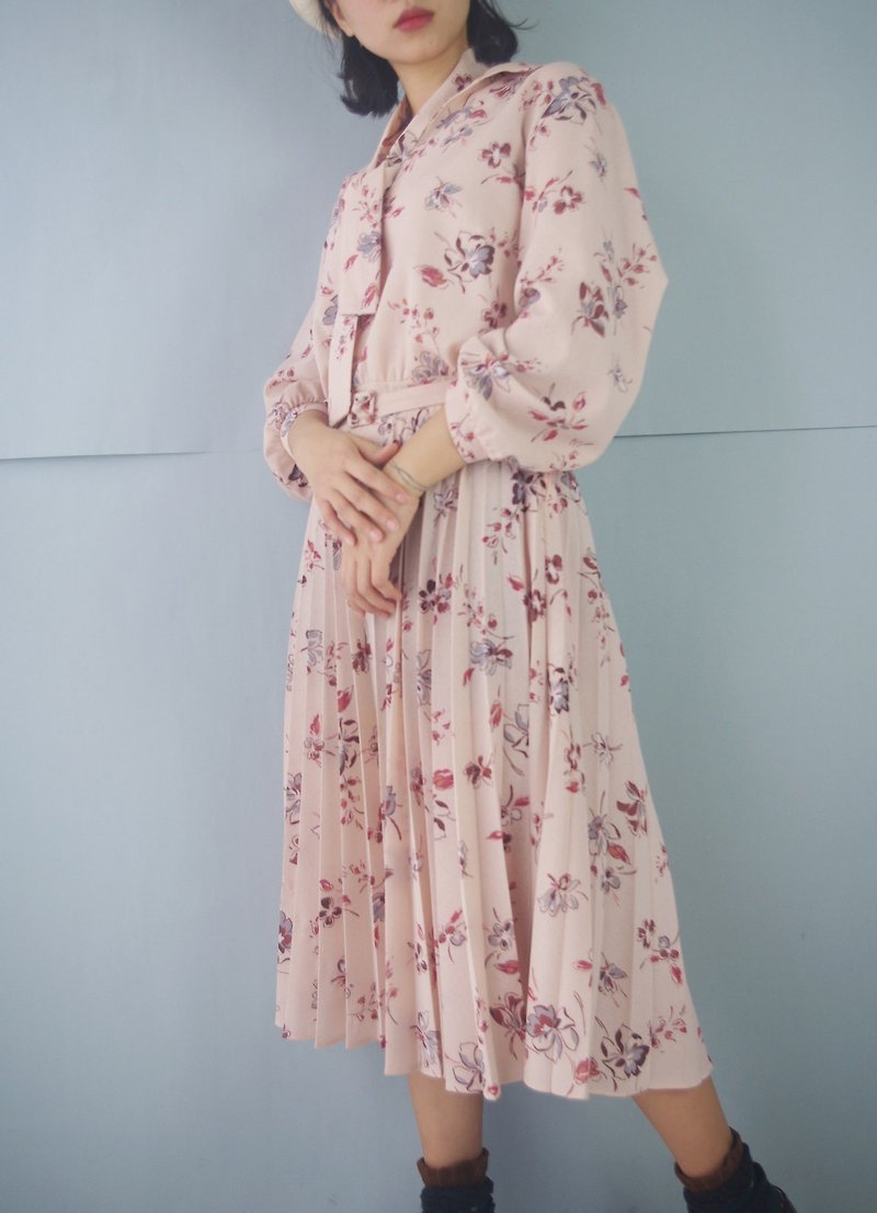 北歐尋寶古著-粉嫩色調灰粉紅花卉復古百摺洋裝 - 洋裝/連身裙 - 聚酯纖維 粉紅色