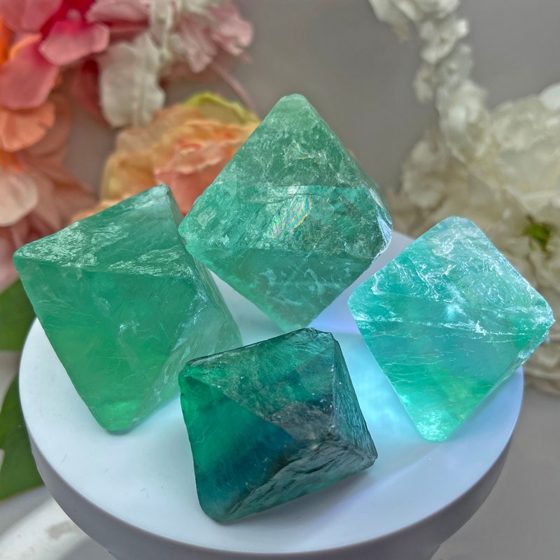 OLINA DESIGN天然 螢石 八面體 能量 原礦 收藏 療癒 冥想 把玩賞 - 擺飾/家飾品 - 半寶石 多色