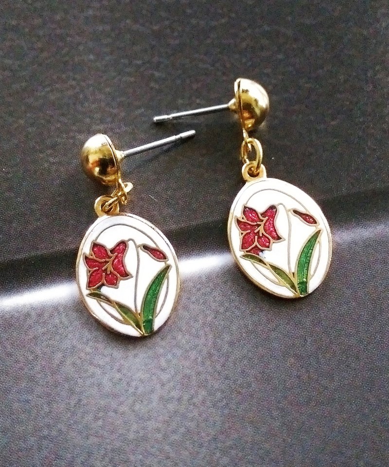 Vintage Jewelry 西洋古董飾品 景泰藍 清新 白底 花卉 針式耳環 - Earrings & Clip-ons - Other Metals Gold