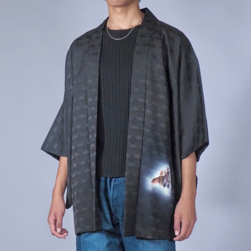 【日本製】 Soft silk black Haori, auspicious pattern, unisex Haori - Women's Casual & Functional Jackets - Silk Black