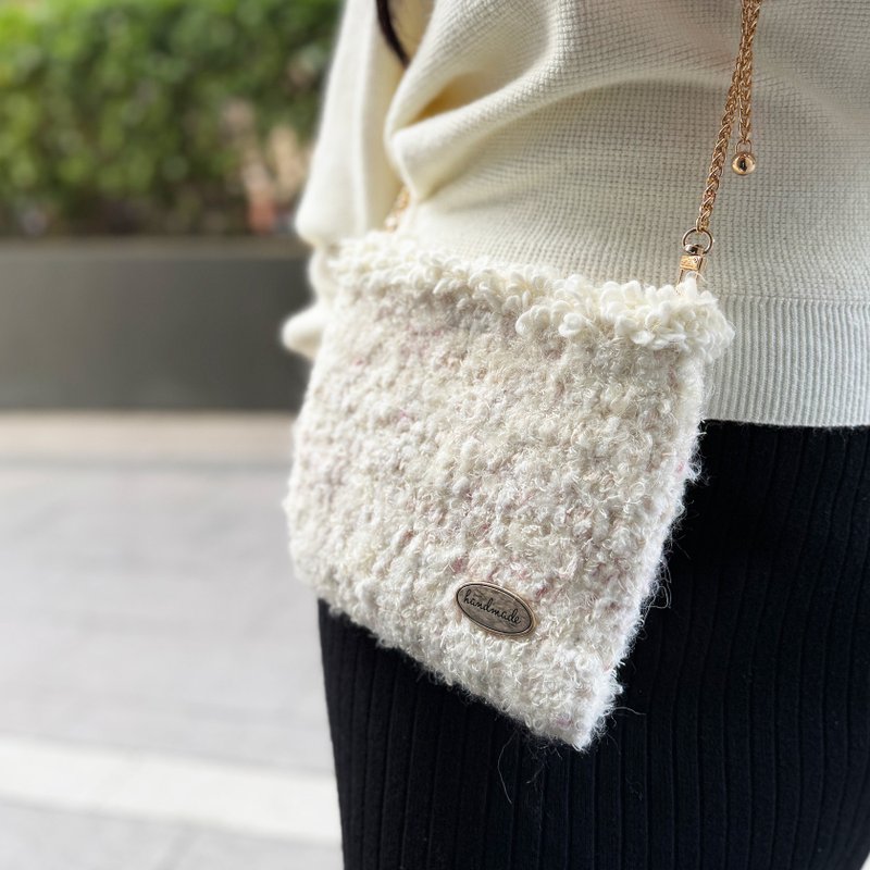 【羊毛毛手機包】象牙白粉・手機包/小金球包/手工編織包 - 側背包/斜背包 - 其他材質 