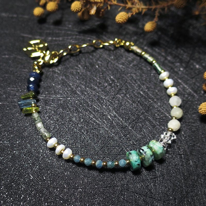 VIIART. country. Turquoise Tourmaline Crystal Pearl Vintage Gold Bracelet - สร้อยข้อมือ - ทองแดงทองเหลือง สีเขียว